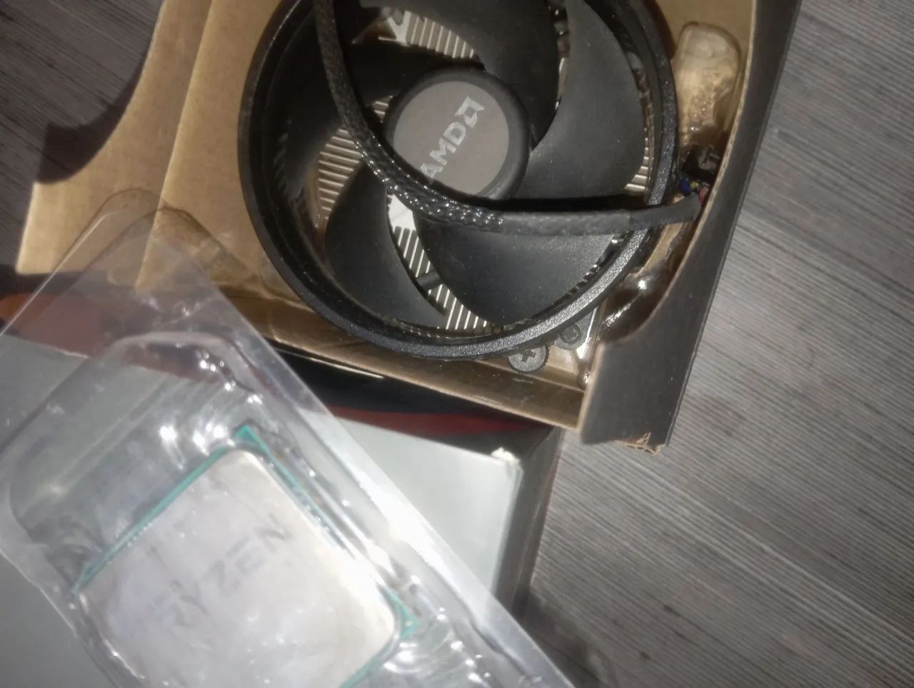 Ryzen 5 1600 + Cooler AMD Original - Foto 3