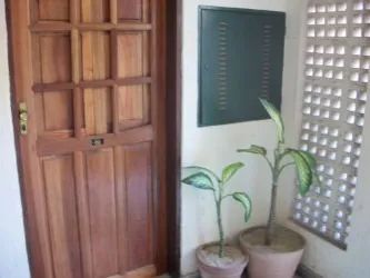 Alugo apartamento térreo 2 quartos