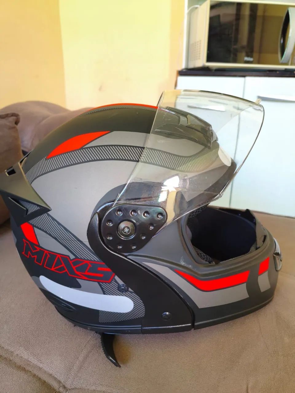 Capacete Tamanho 58 ( está novinho) - Foto 2
