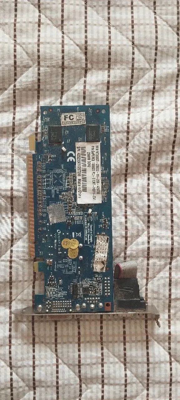 Placa video geforce 7200GS 256 megas  - Foto 2