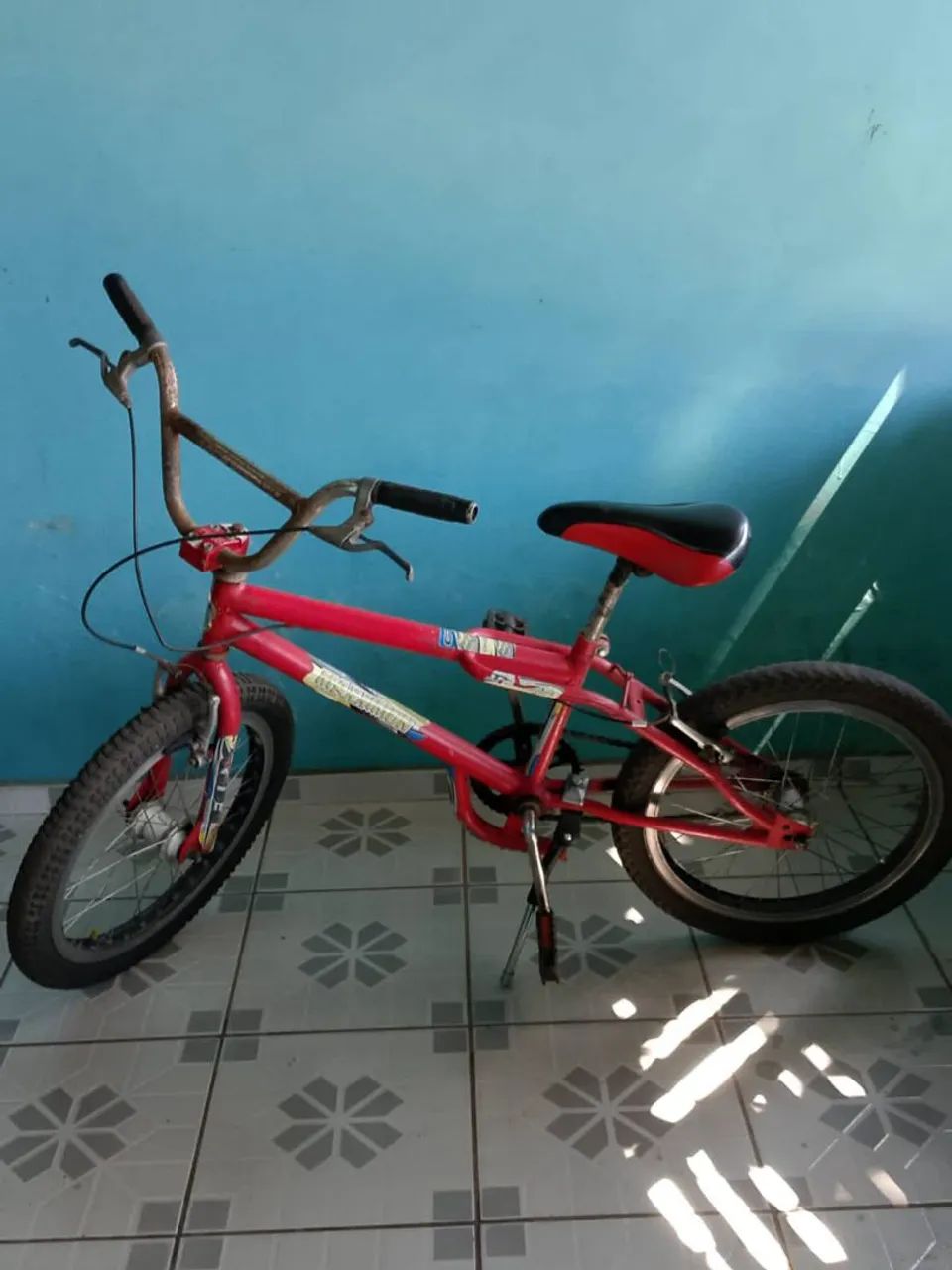 Vendo Uma Bicicleta Cross ou " BMX "
