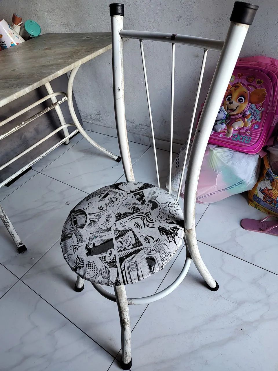 Mesa com uma cadeira  - Foto 2