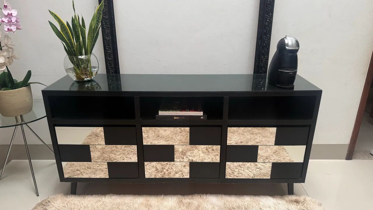 Balcão/buffet/rack laqueado preto com espelho, e vidro encima. Marca Mobily  - Foto 3