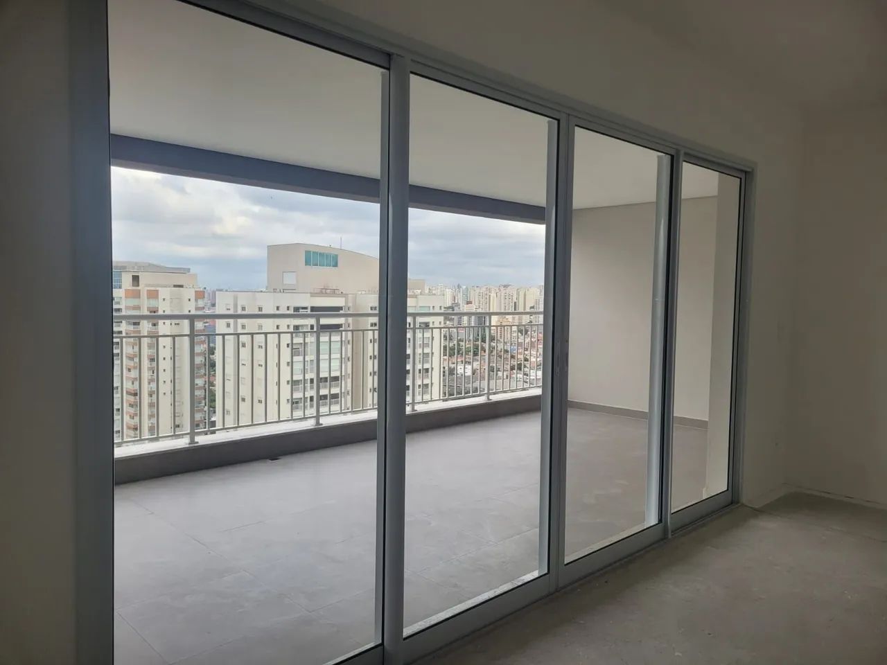 White balcony door with 4 panels, 3.78 x 2.18 m