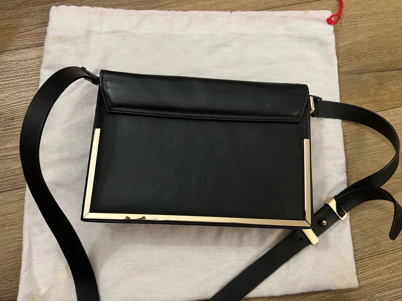 Bolsa Tiracolo Preta de Couro Legítimo - Schutz (Original) - Foto 2