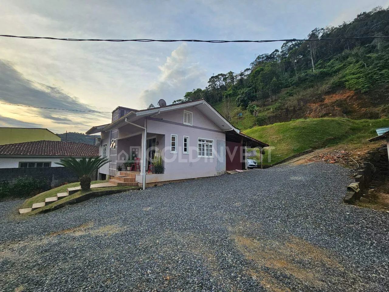 Casa a venda com 2 quartos (1 suíte) e piscina - Cedrinho, Brusque