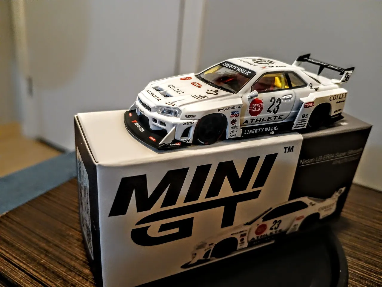 MINI GT Tooned Qube Carz 002 Nissan GT-R R35 (Lacrada) - Hobbies e