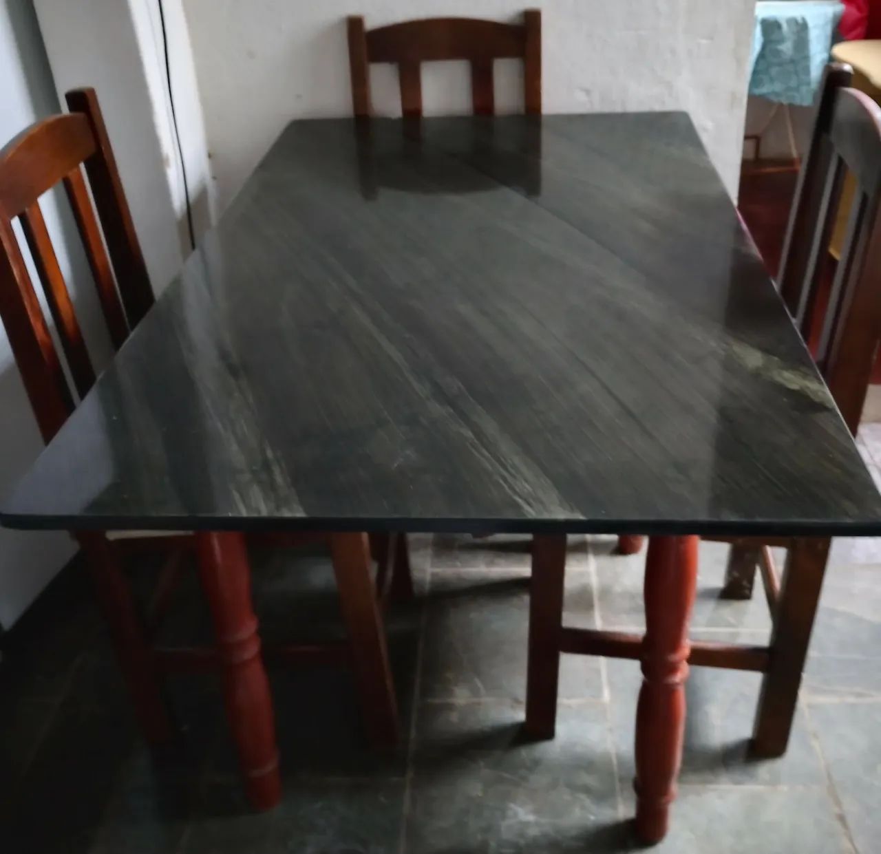 Mesa de mármore com 2 cadeiras  - Foto 3