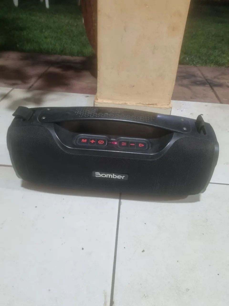 Caixa de som bomber bass