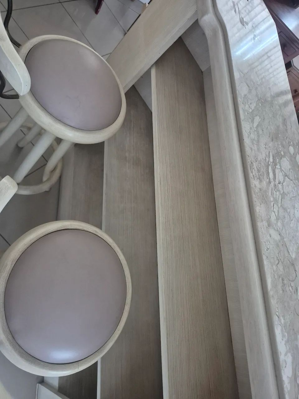 BALCÃO COM BANQUETAS - Foto 2