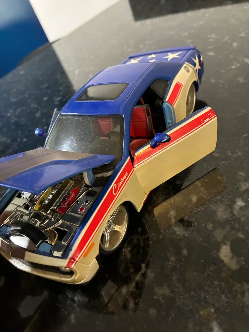 3 miniaturas Maisto ( duas 1:24 e uma 1:26) - Foto 3