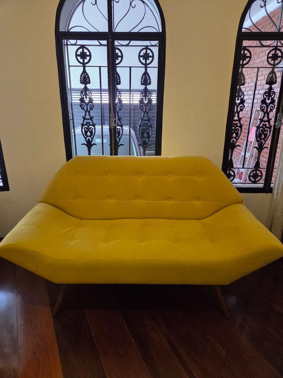 Sofá 2 lugares namoradeira amarelo