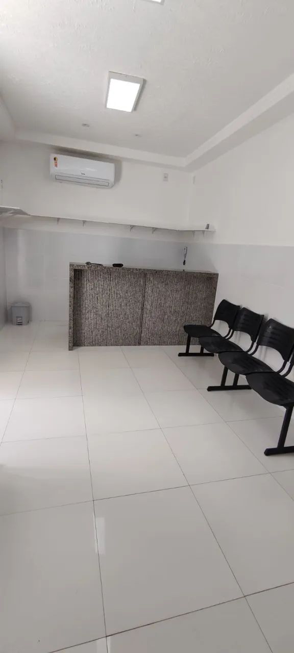 Alugo Casa Comercial em Itapuã