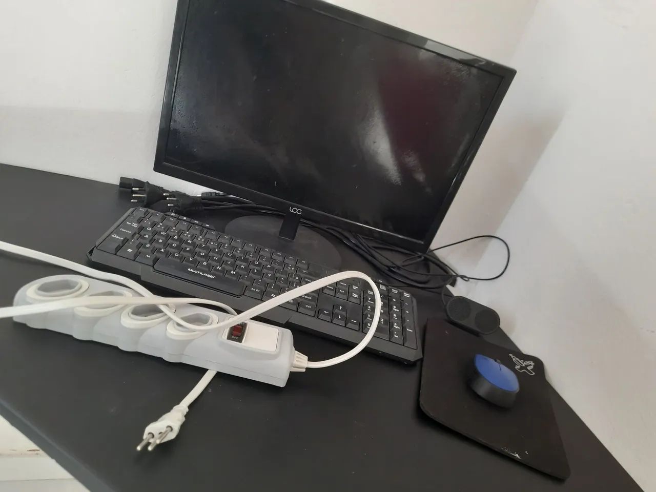 Vendo PC com mesa.
