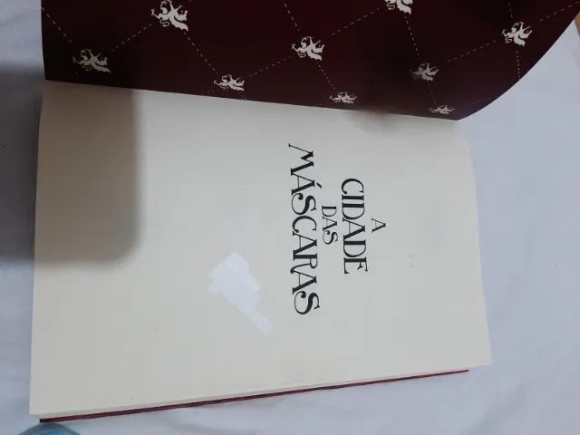 Livro "A cidade das mascaras"  - Foto 5