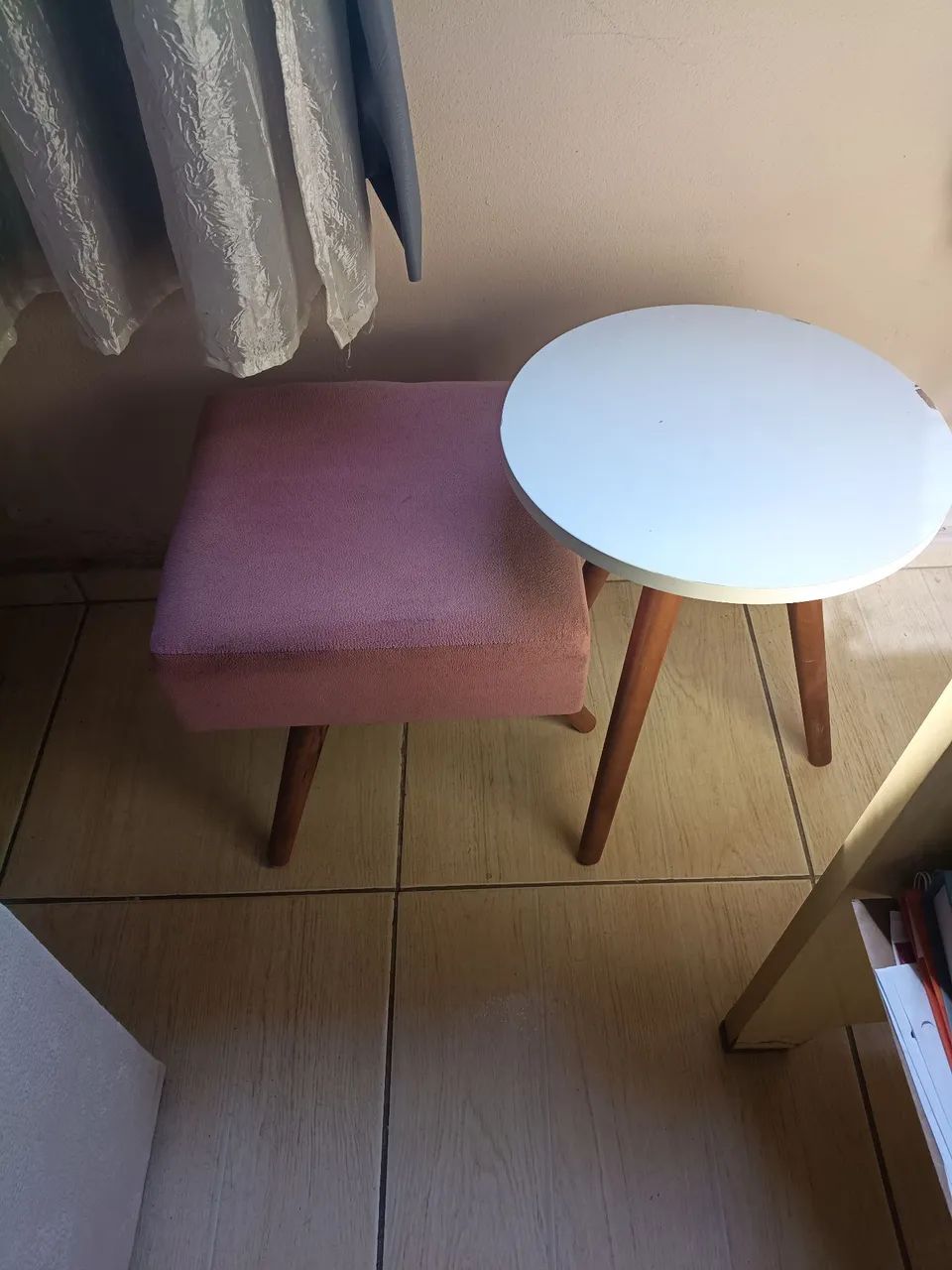 Vendo 2 mesinhas R$30,00 as duas - Foto 2