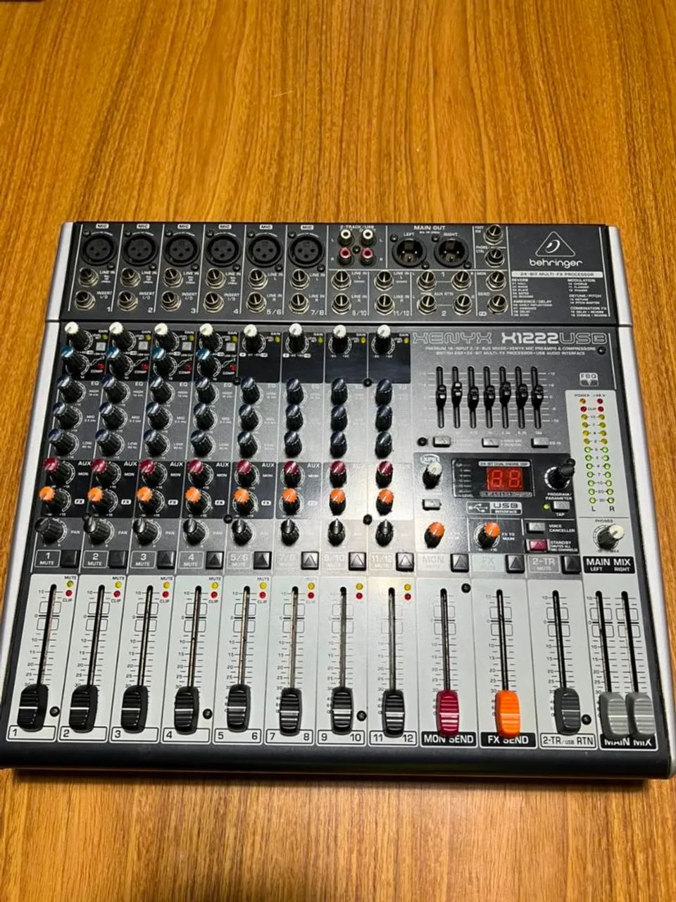 Mesa de som behringer - Foto 2