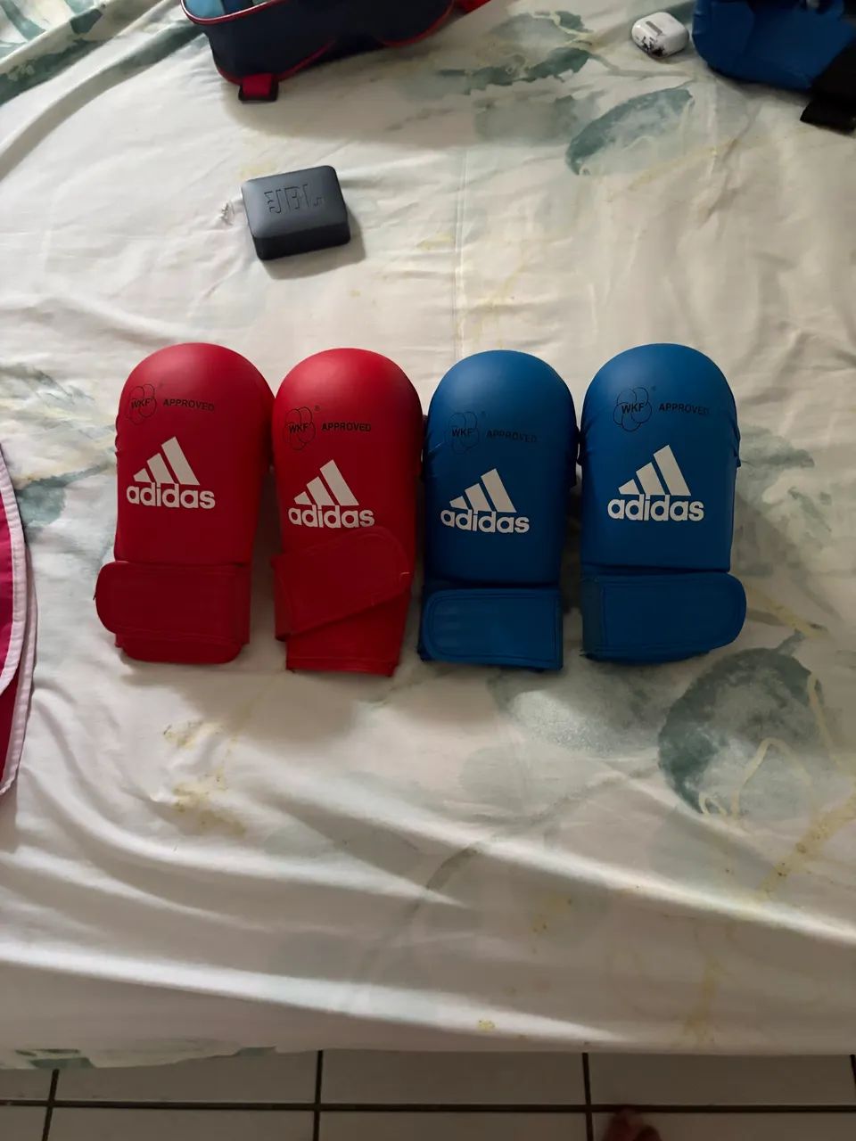 Luva original de karatê adidas azul e vermelha  - Foto 2