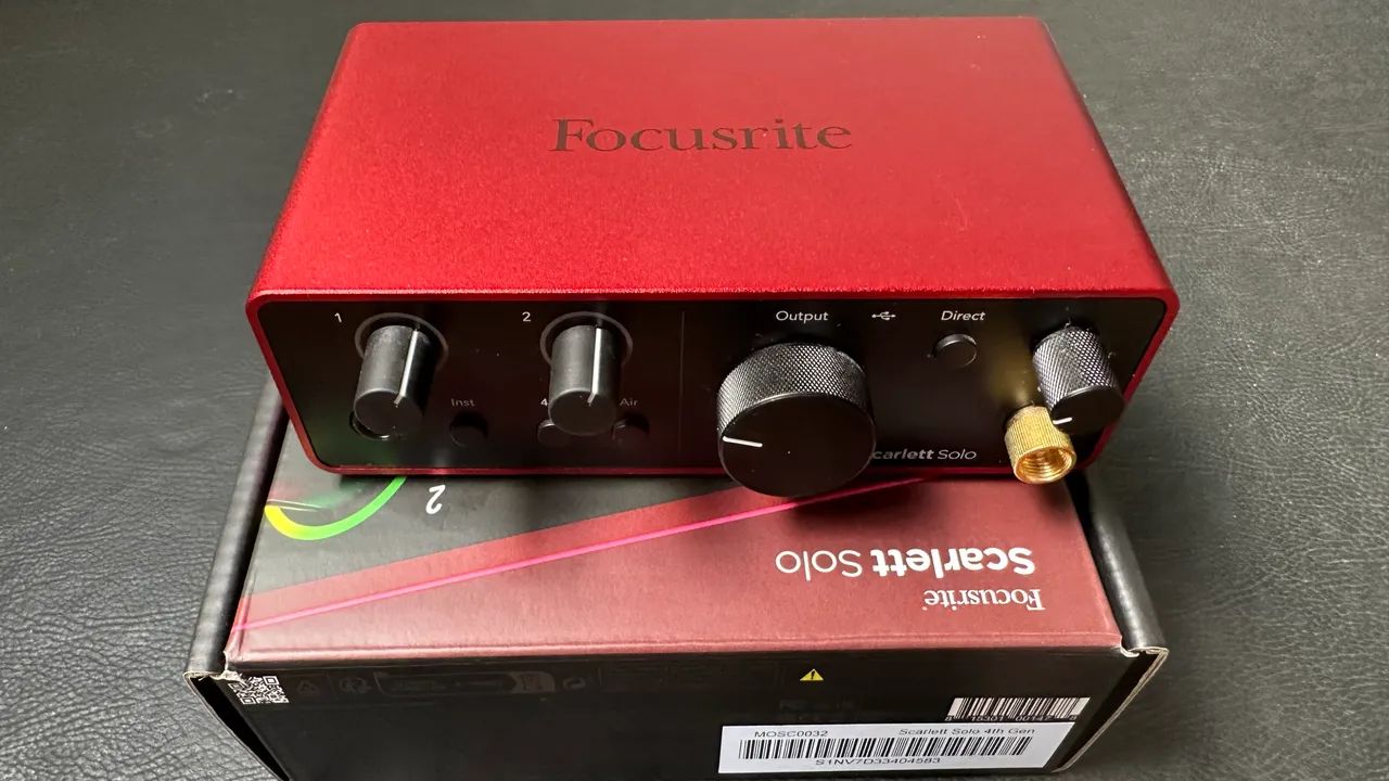 Focusrite scarlett solo 箱あり Interface De Áudio Focusrite Scarlett Solo 4th Gen vermelho