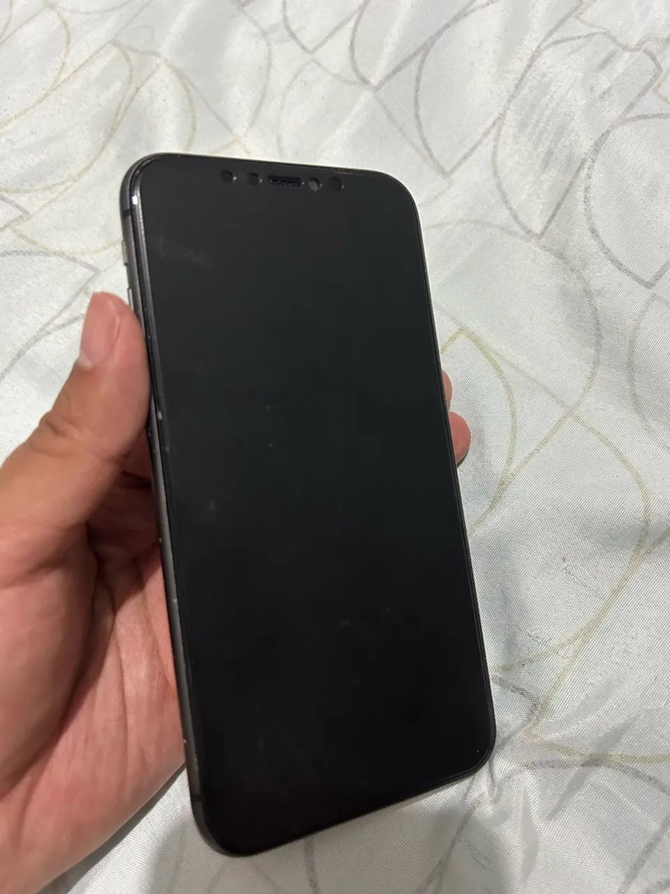 iPhone 11 R$ 400 