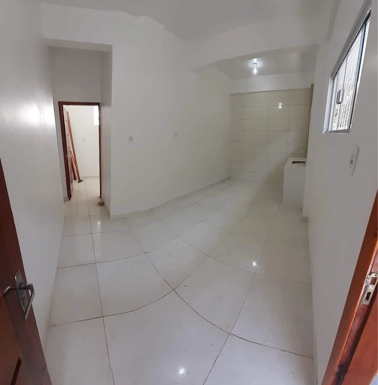 Alugo Apartamento - 2/4- térreo com garagem - Foto 2