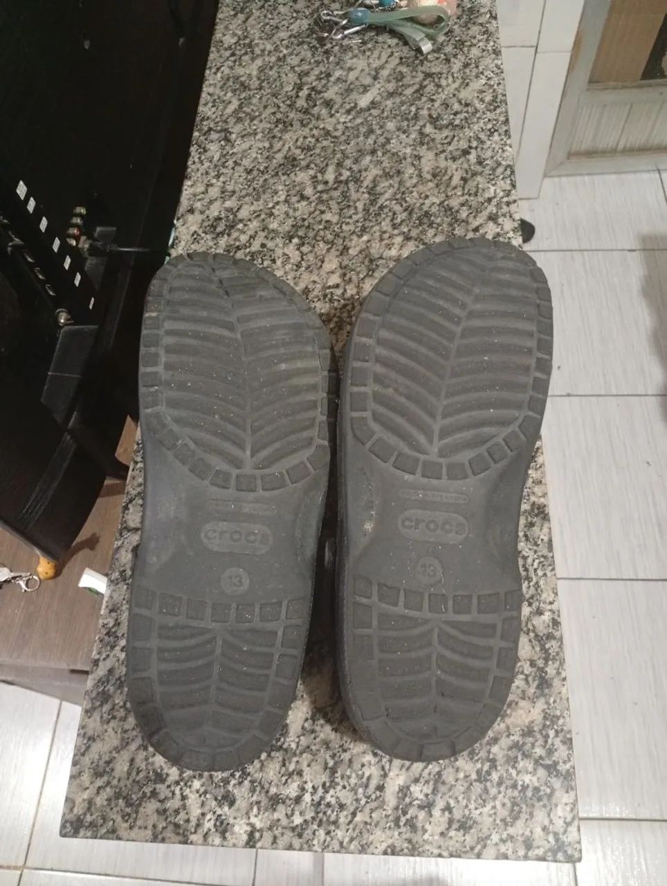 Crocs classic preta - Foto 2