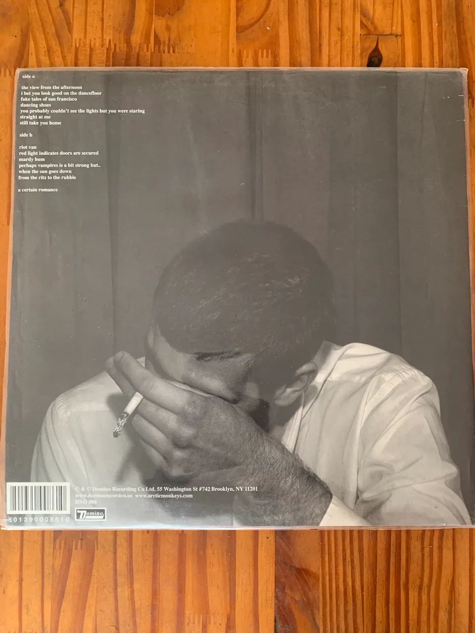 Lp Vinil Arctic Monkeys Whatever People Say I Am - Foto 2
