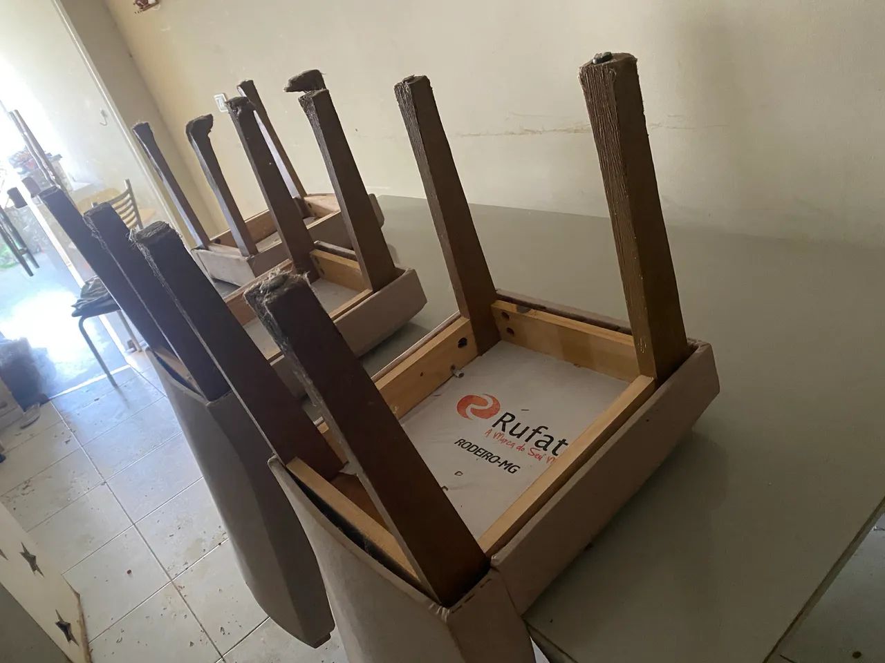Mesa de jantar 6 lugares - Com avarias 