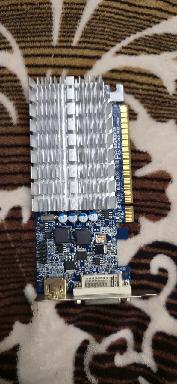 Placa de Vídeo Gigabite Gforce 210