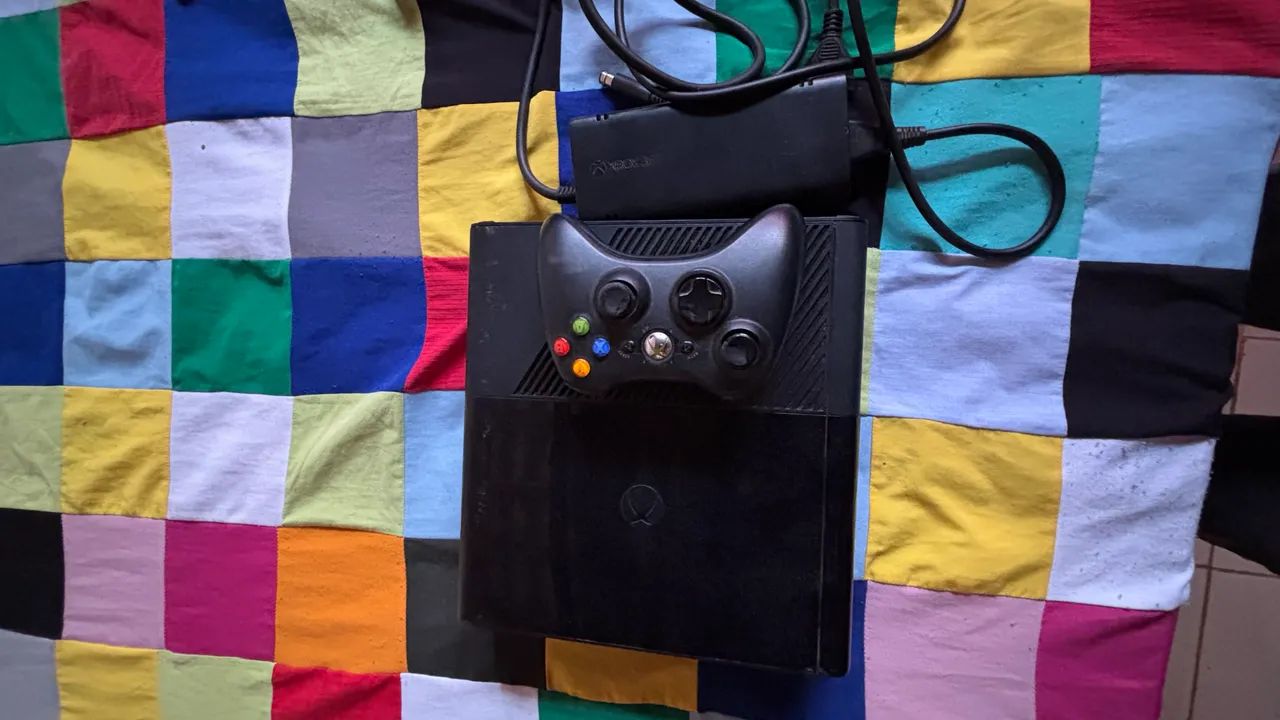 Xbox 360 super slim 