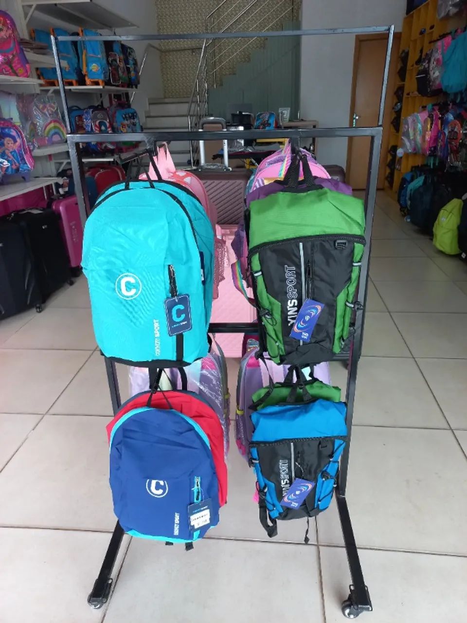 Expositor / Cabideiro com rodas - Foto 3