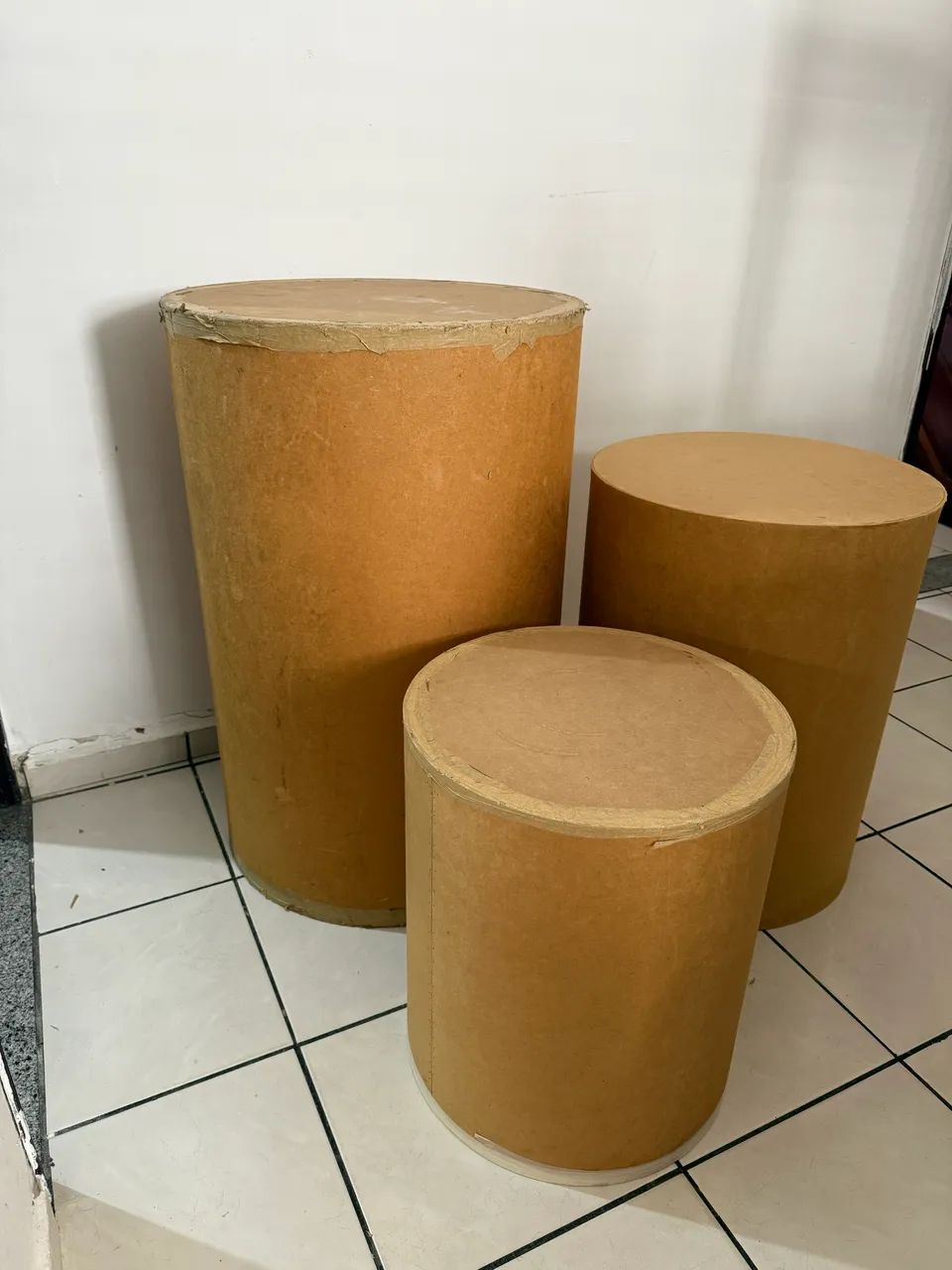 Kit de três mesas tipo Cilindros