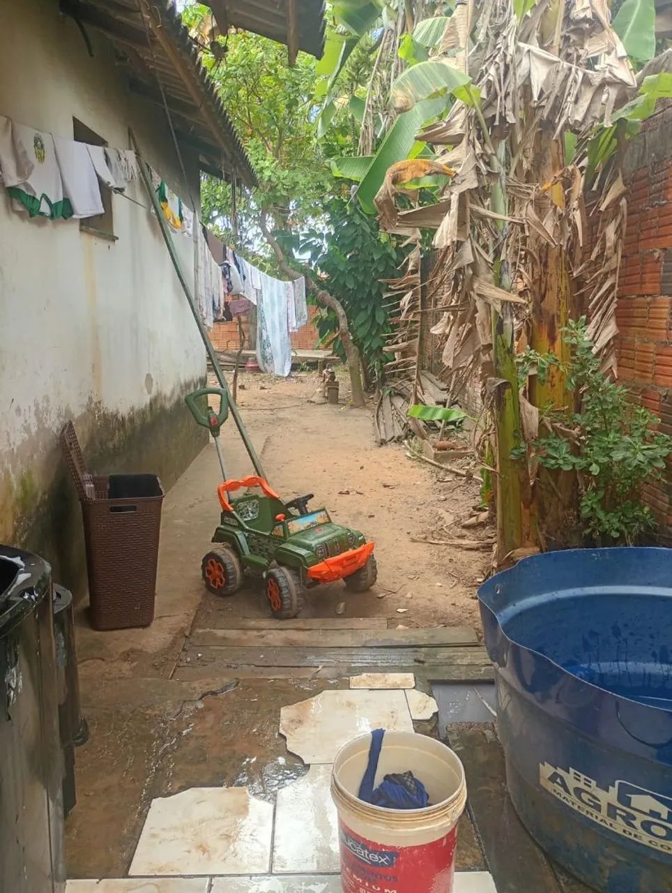 Vendo ou troco esta casa numa chácara. - Foto 4