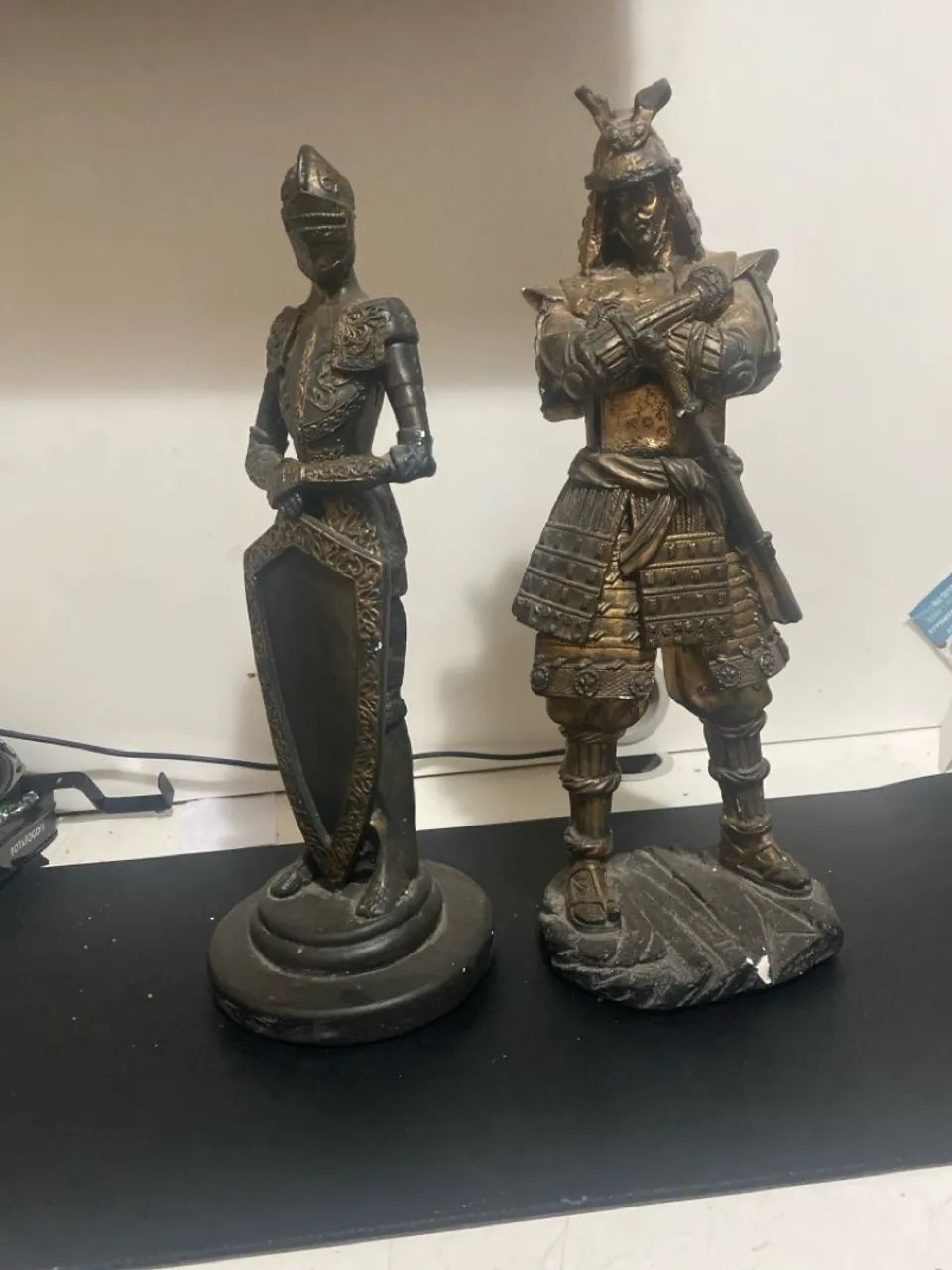 Enfeites, samurai e escudeiro 