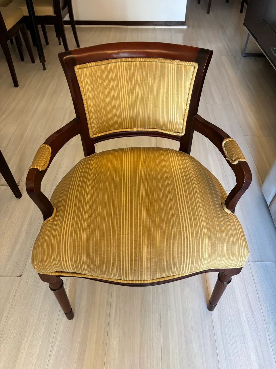 Poltrona estilo Luís XV