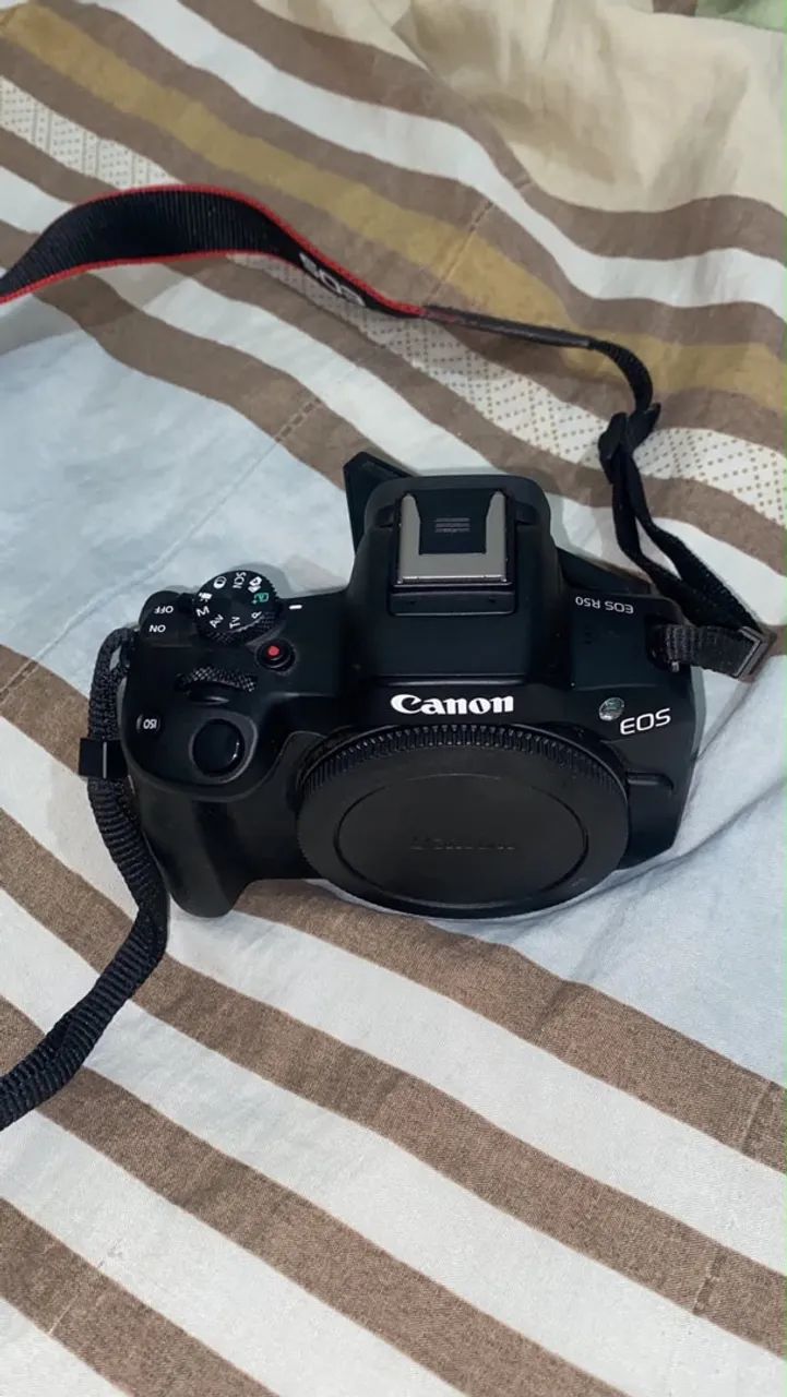 Canon R50 