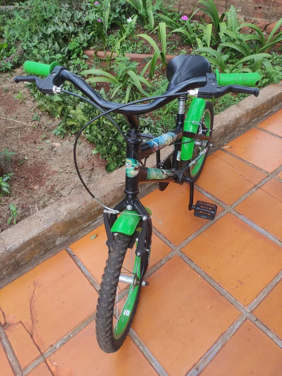 Vendo bicicleta infantil aro 20 - Foto 3