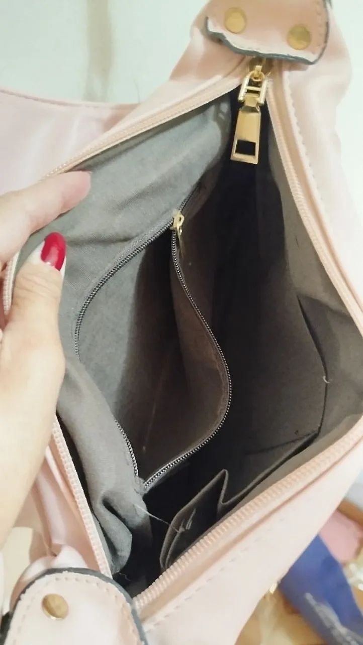 Bolsa rosa média de couro legítimo com alça ajustável  - Foto 4