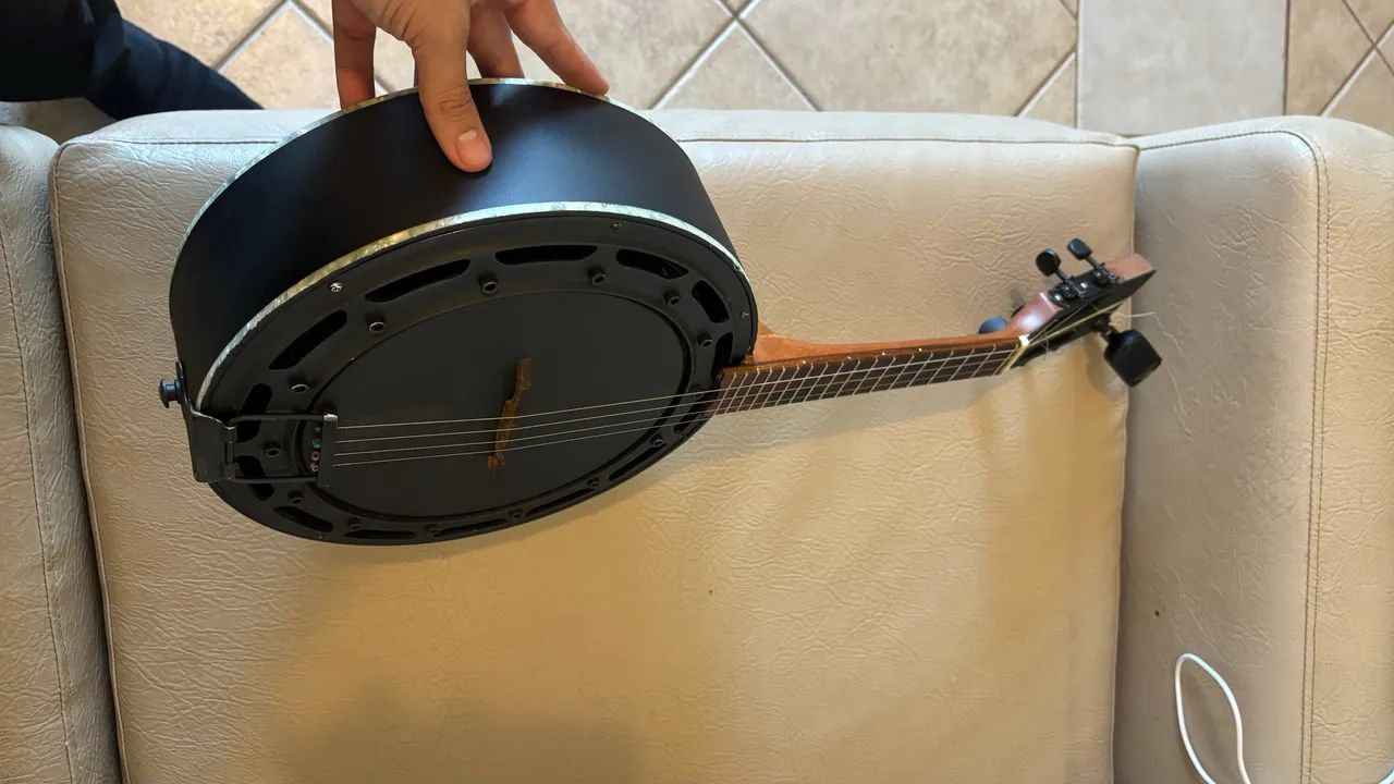 BANJO 