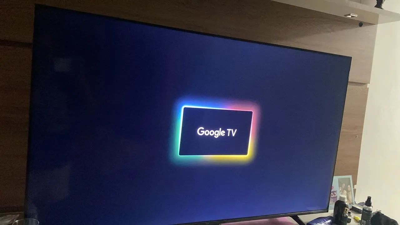 Vendo TV tcl 65 polegadas nova 2025. Tem até plástico nela . Estou desapegado mudar fora  - Foto 3