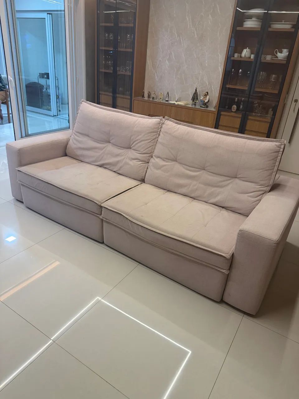 Vendo sofá retrátil 2,5m off-white - Foto 2