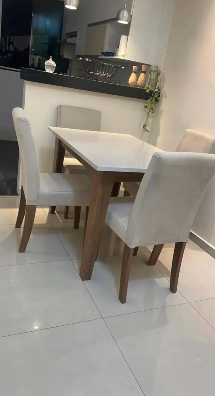 Vendo mesa de 4 cadeiras  - Foto 2