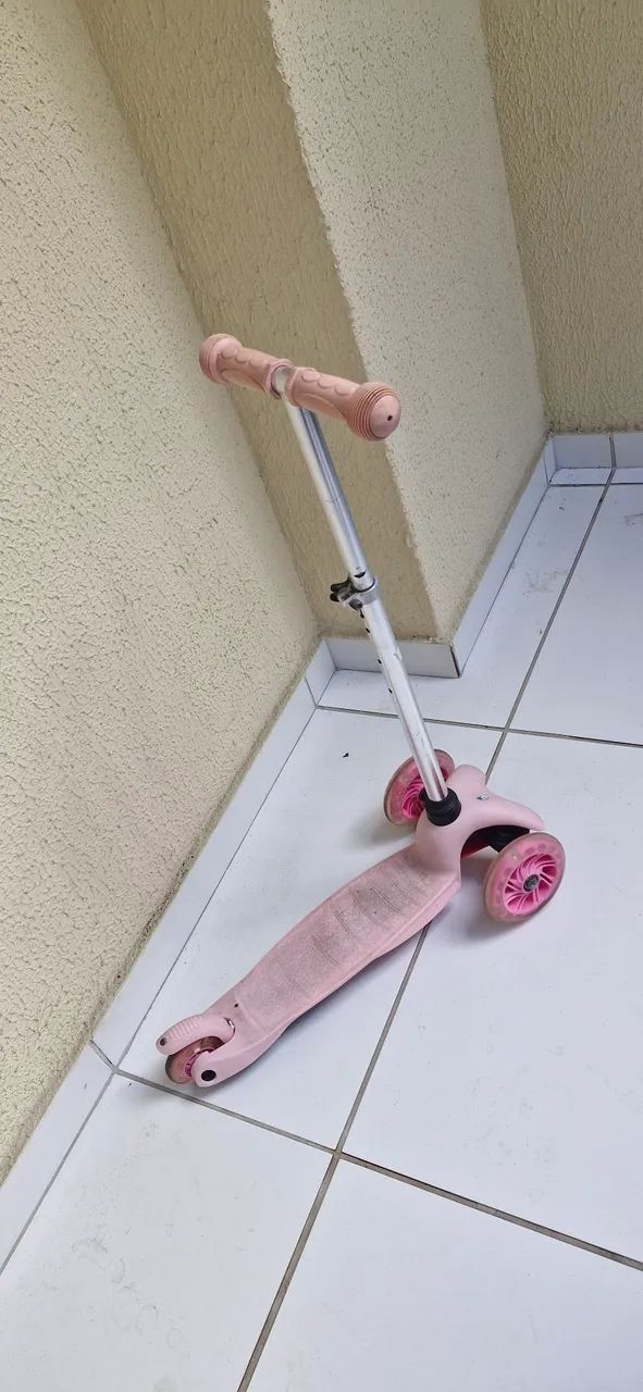 Patinete infantil rosa por R$50,00