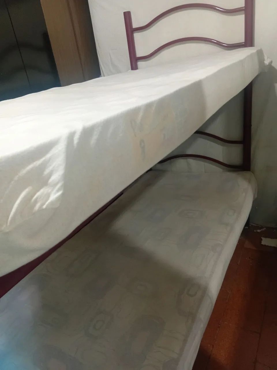 Bi cama de ferro em ótimo estado com colchões e capas !!!! - Foto 3