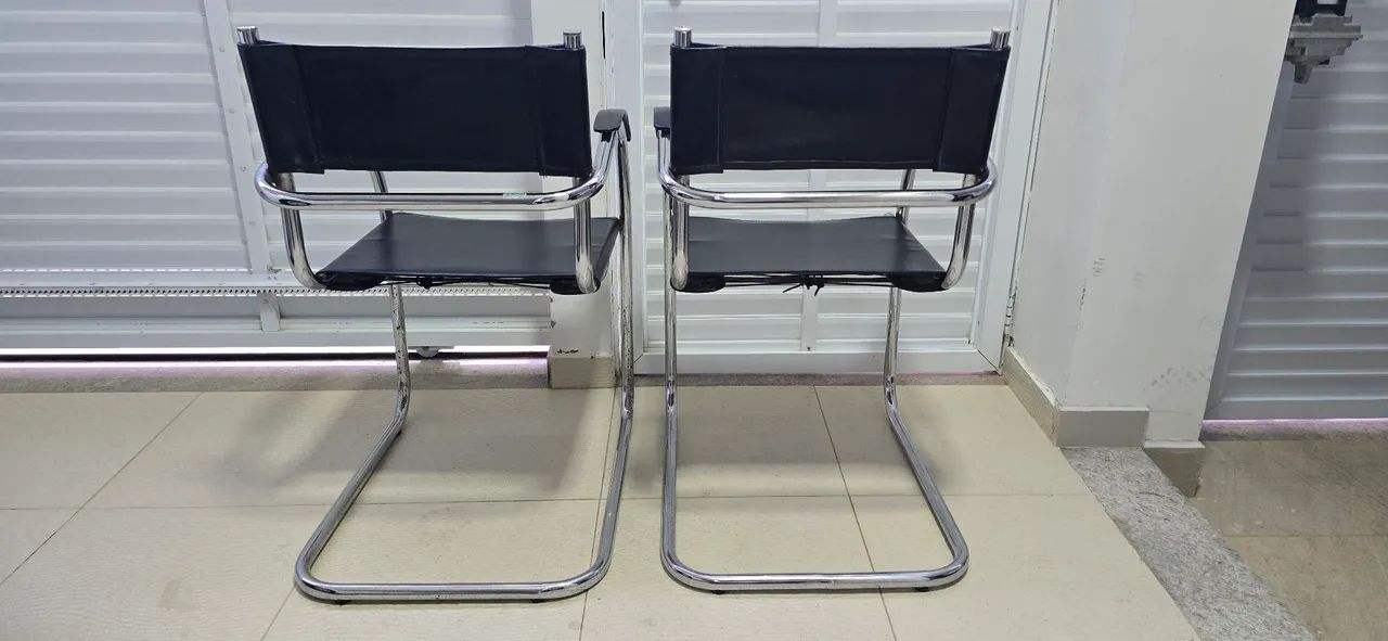 Vende-se duas Cadeiras.