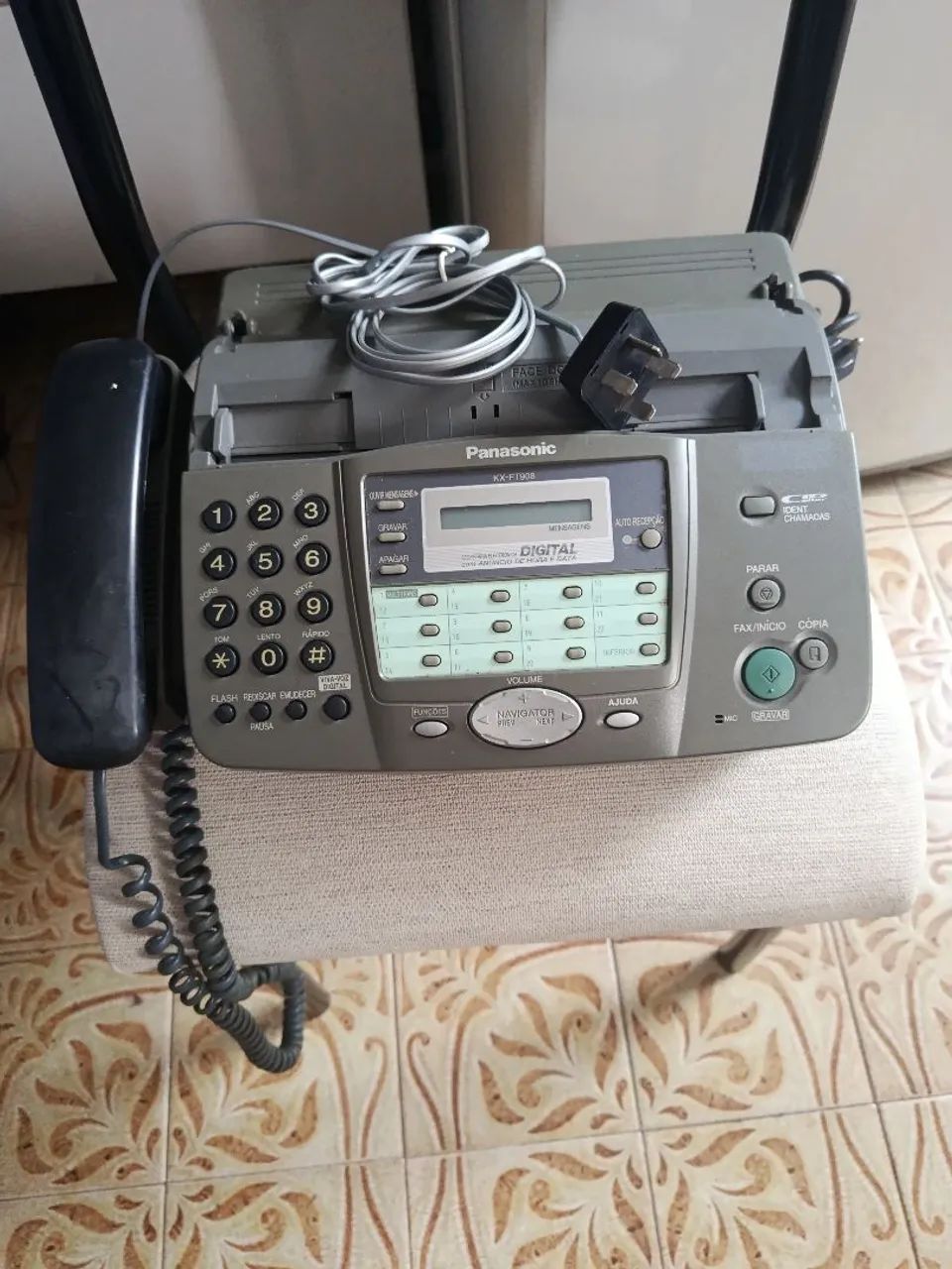 Fax funcionando precisa arrumar a entrada do carregador  - Foto 4