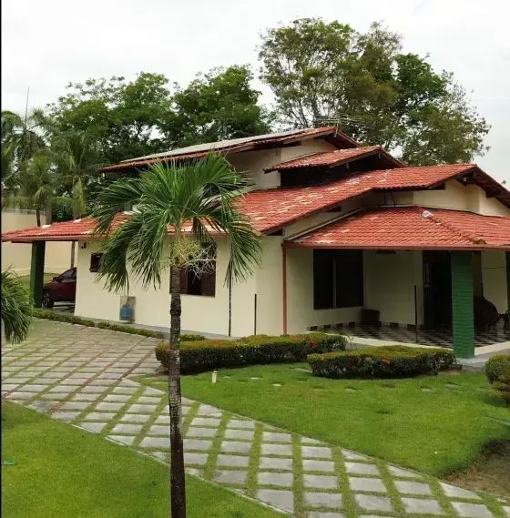 Casa para locação com 3 quartos e um terreno gigante de 3.600m² no Caçari.