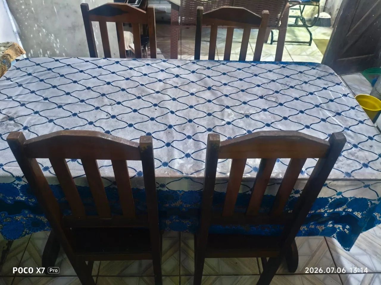 Mesa de madeira de 6 lugares 