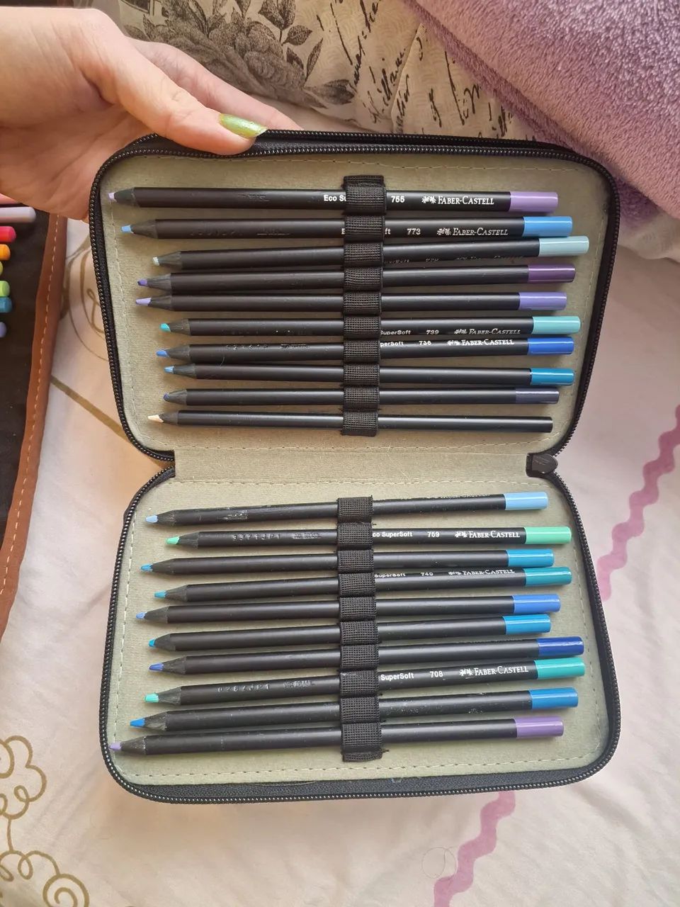 100 lápis Super Soft Faber Castell + estojo