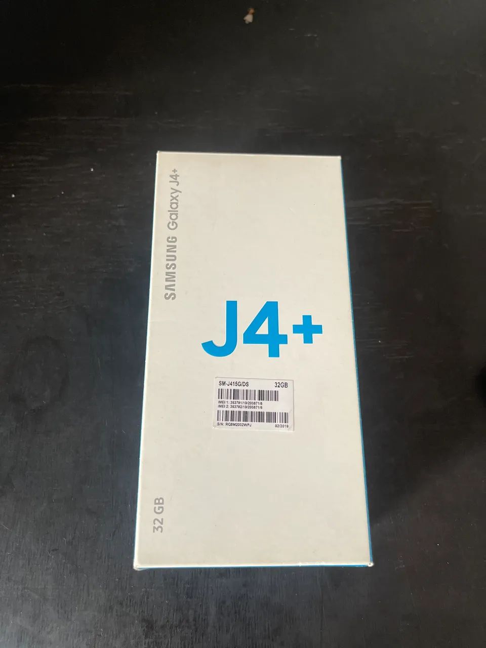 Celular semi novo J4+ sansung 